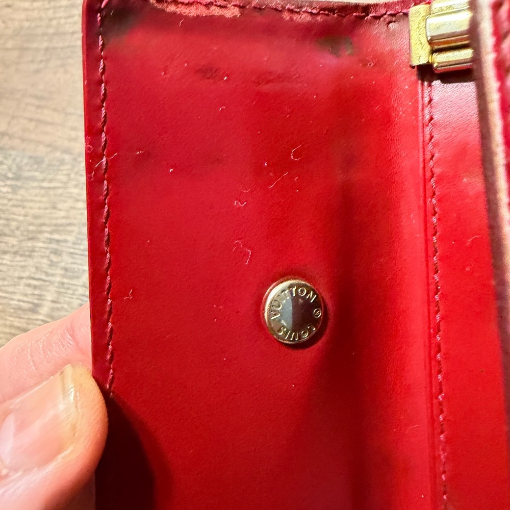 Authentic Louis Vuitton Vernis Red 4 Key Holder LV Key Case - Picture 11 of 14